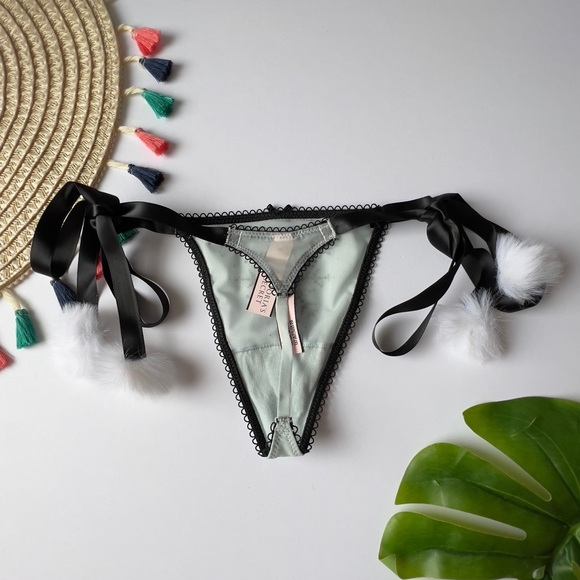 Victoria's Secret Dream Angels Crystal Snowflake Pom-Pom V-String Panty XS NEW - Picture 6 of 7